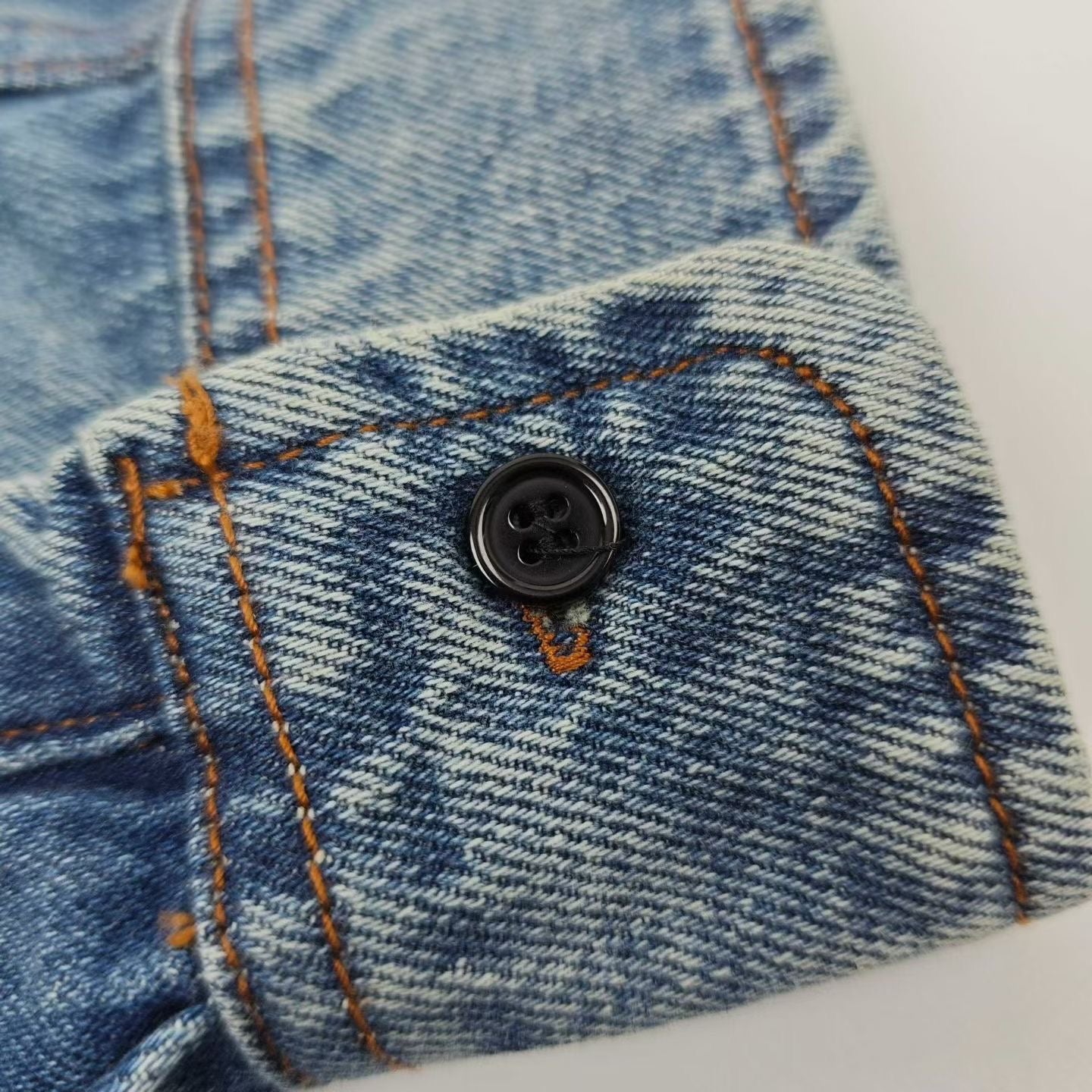 AMI 刺繡牛仔裇衫