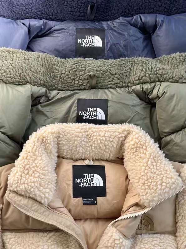 TNF 羊羔外套