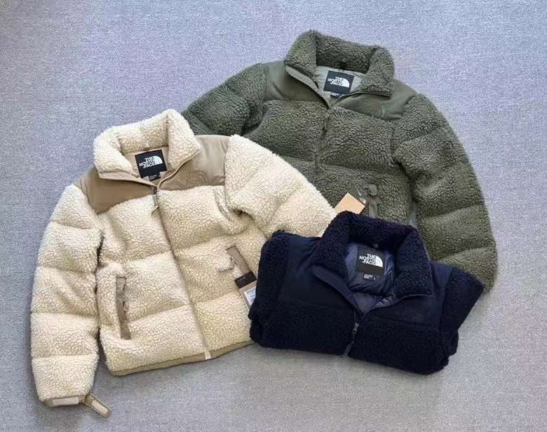 TNF 羊羔外套