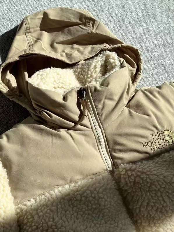 TNF 羊羔外套