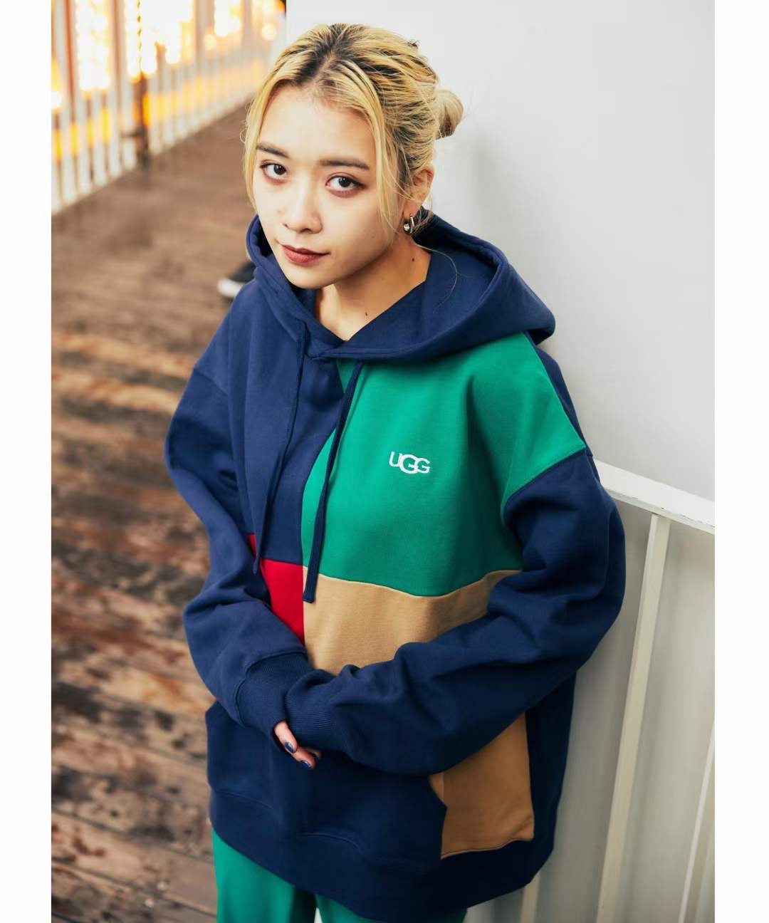 UGG接拼刺繡hoodies