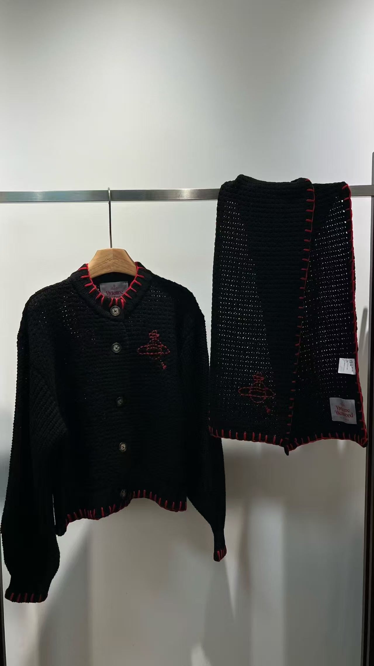Vivienne Westwood sweater 連頸巾