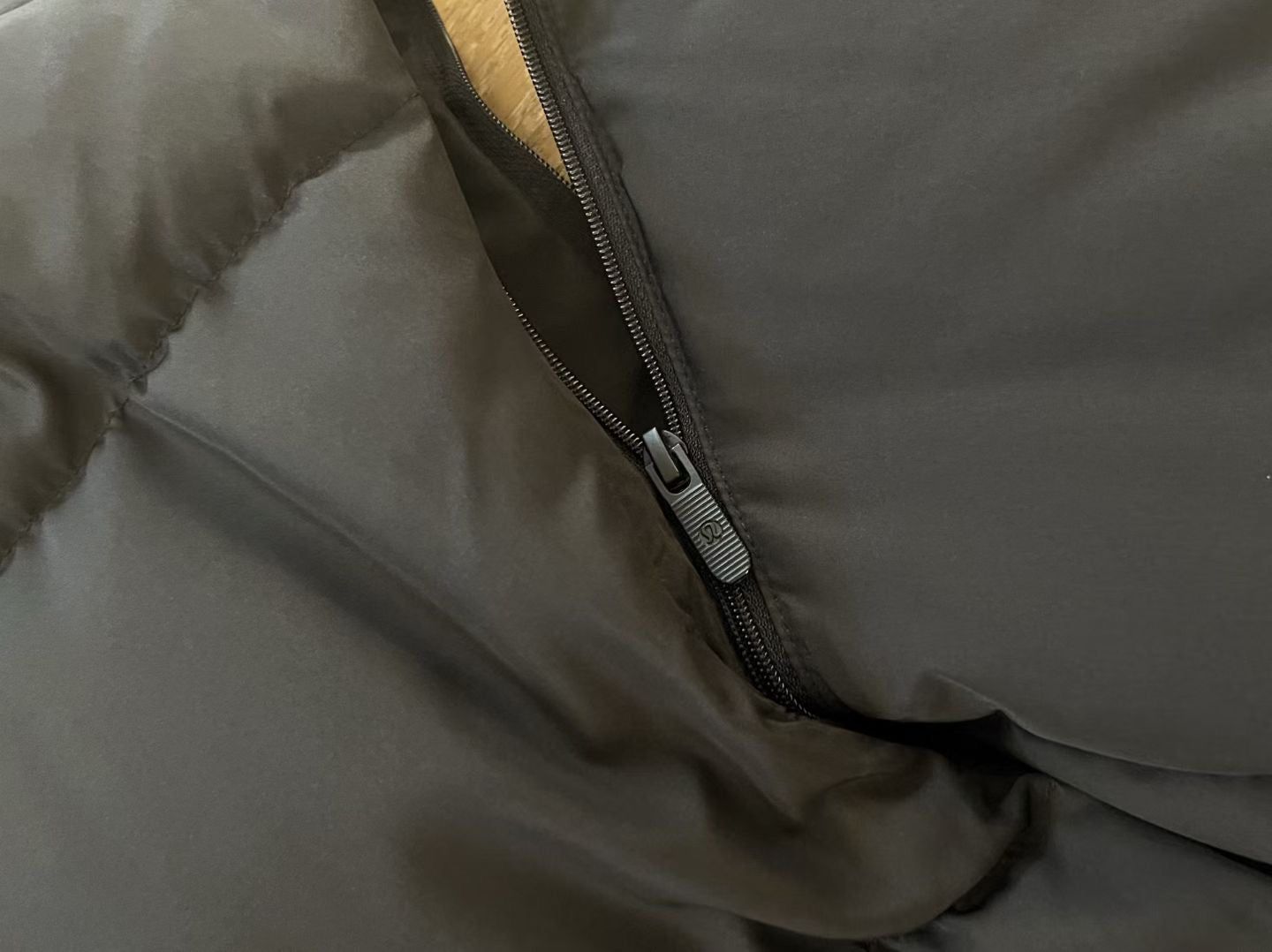 Lululemon 中長羽絨