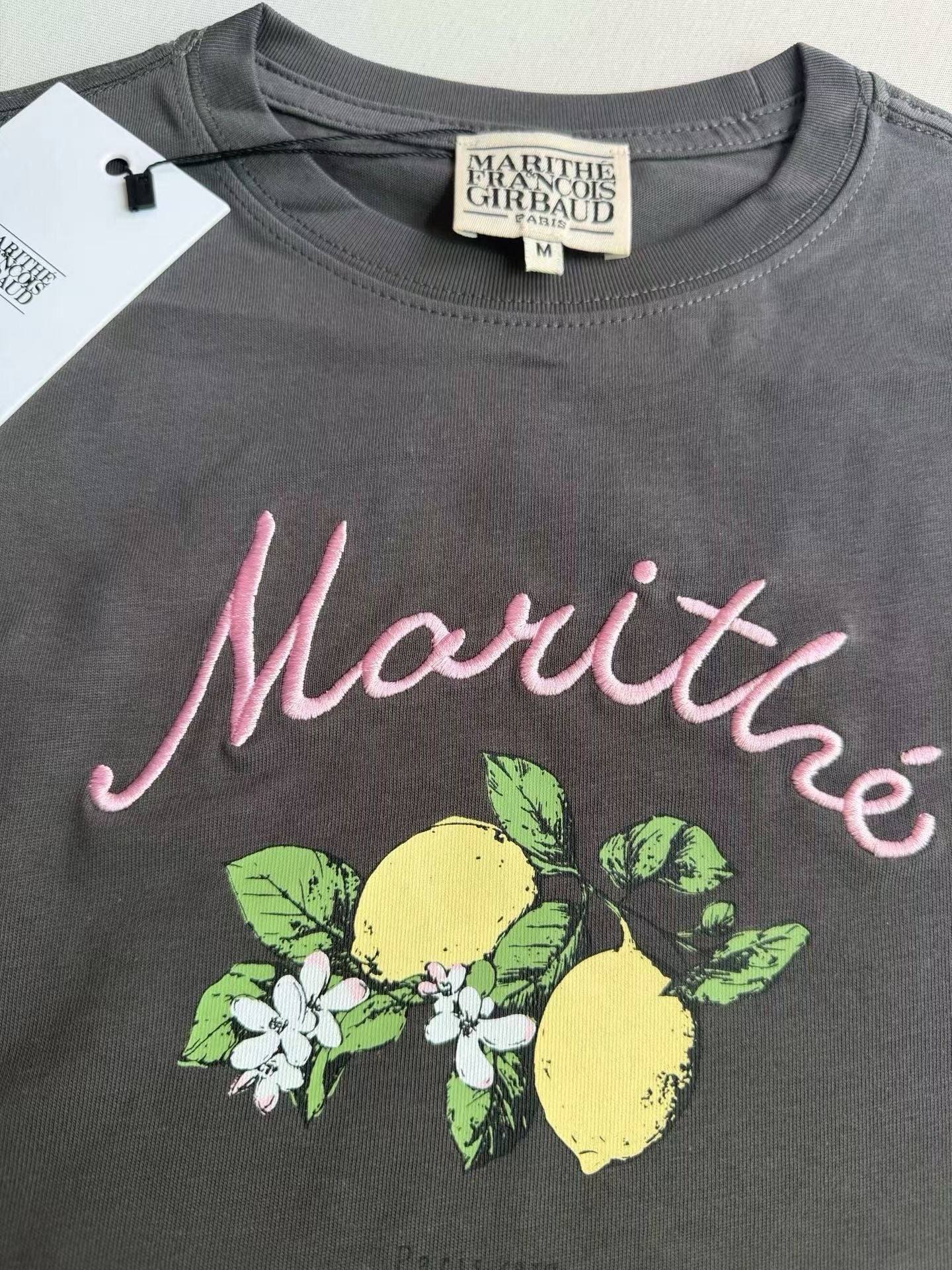 Marithe 刺繡字母lemon tee