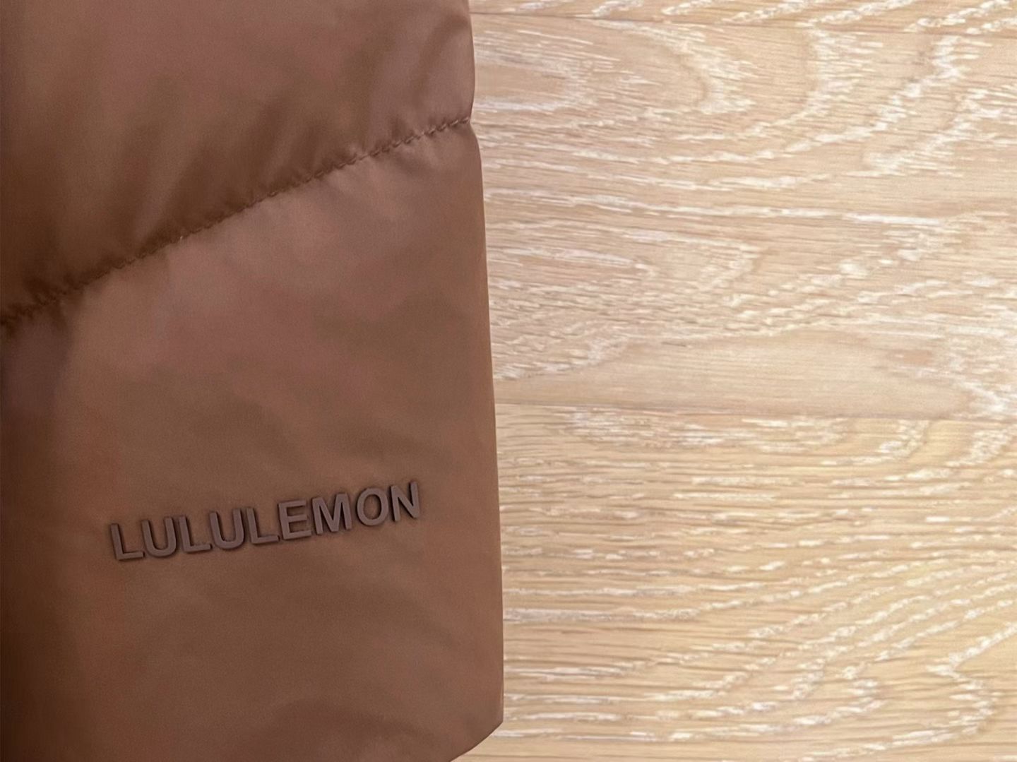 Lululemon 中長羽絨