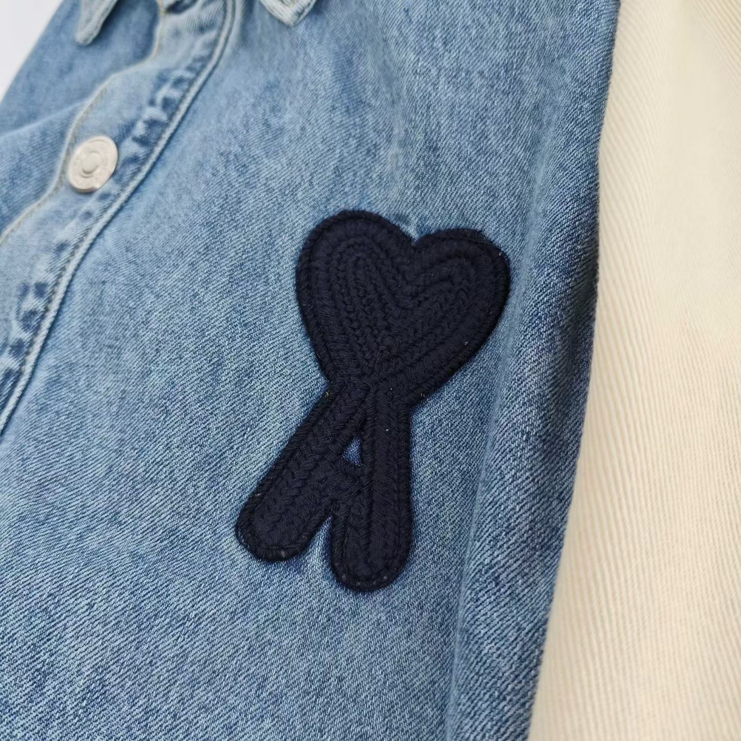 AMI 刺繡大logo牛仔裇衫