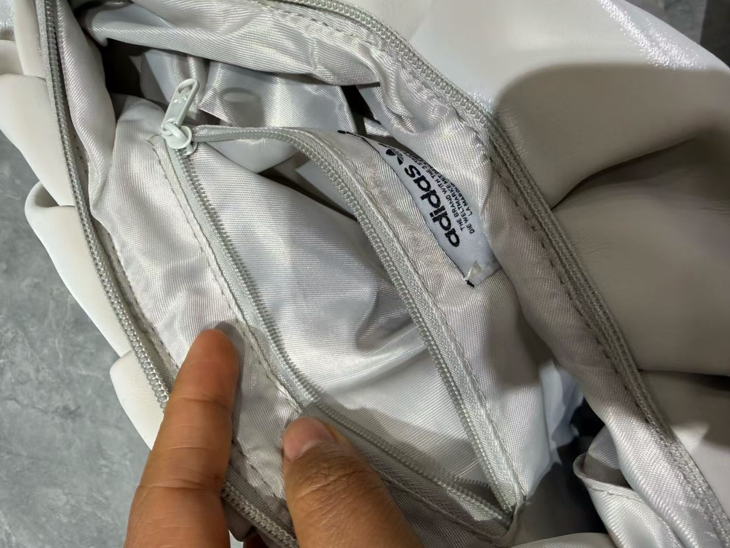 Adidas 雲朵袋