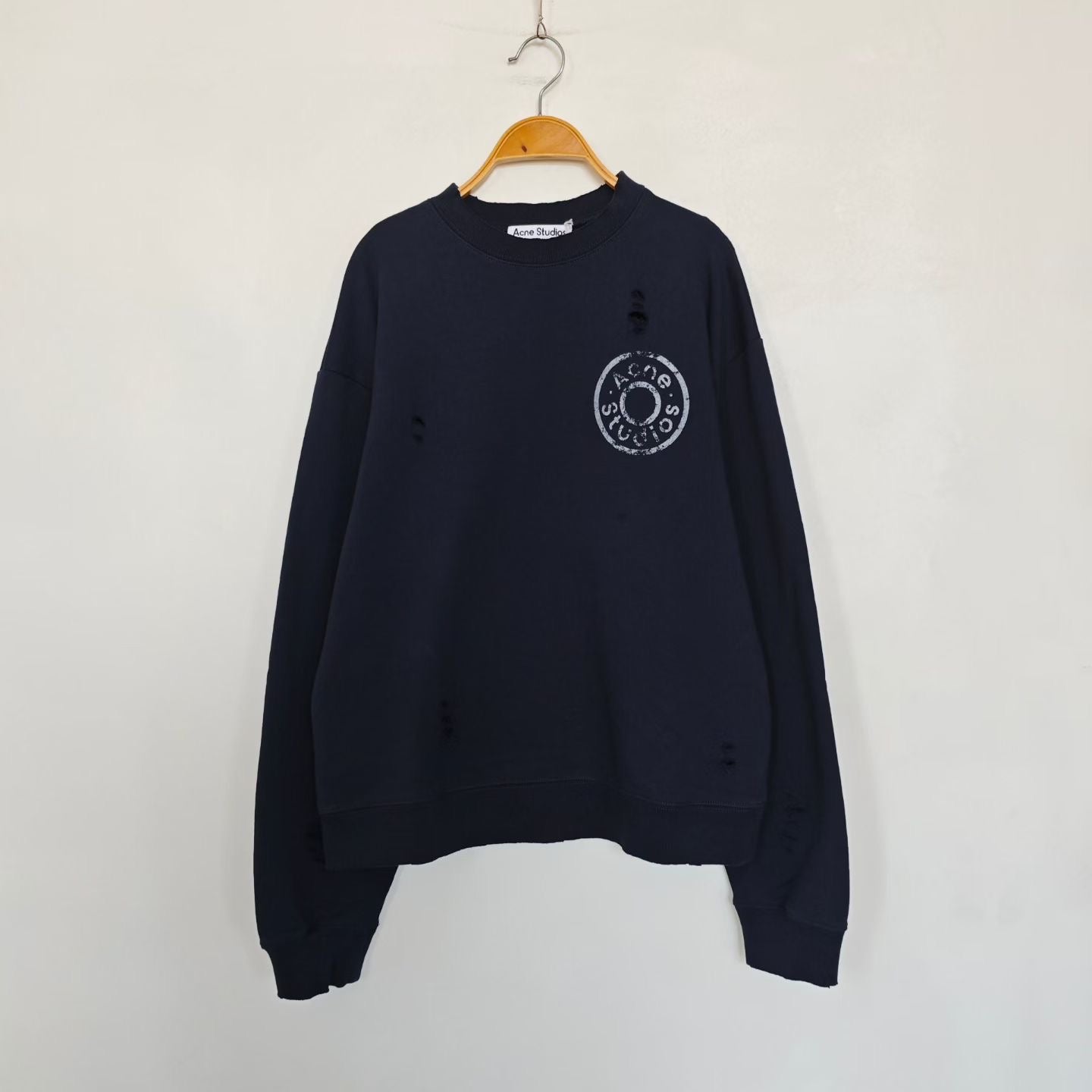 Acne studios 徽章破洞衛衣