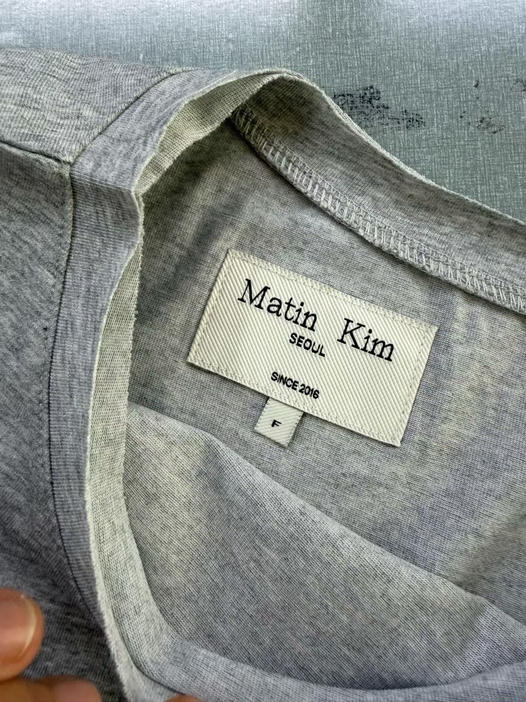 Matin Kim 露肩tee