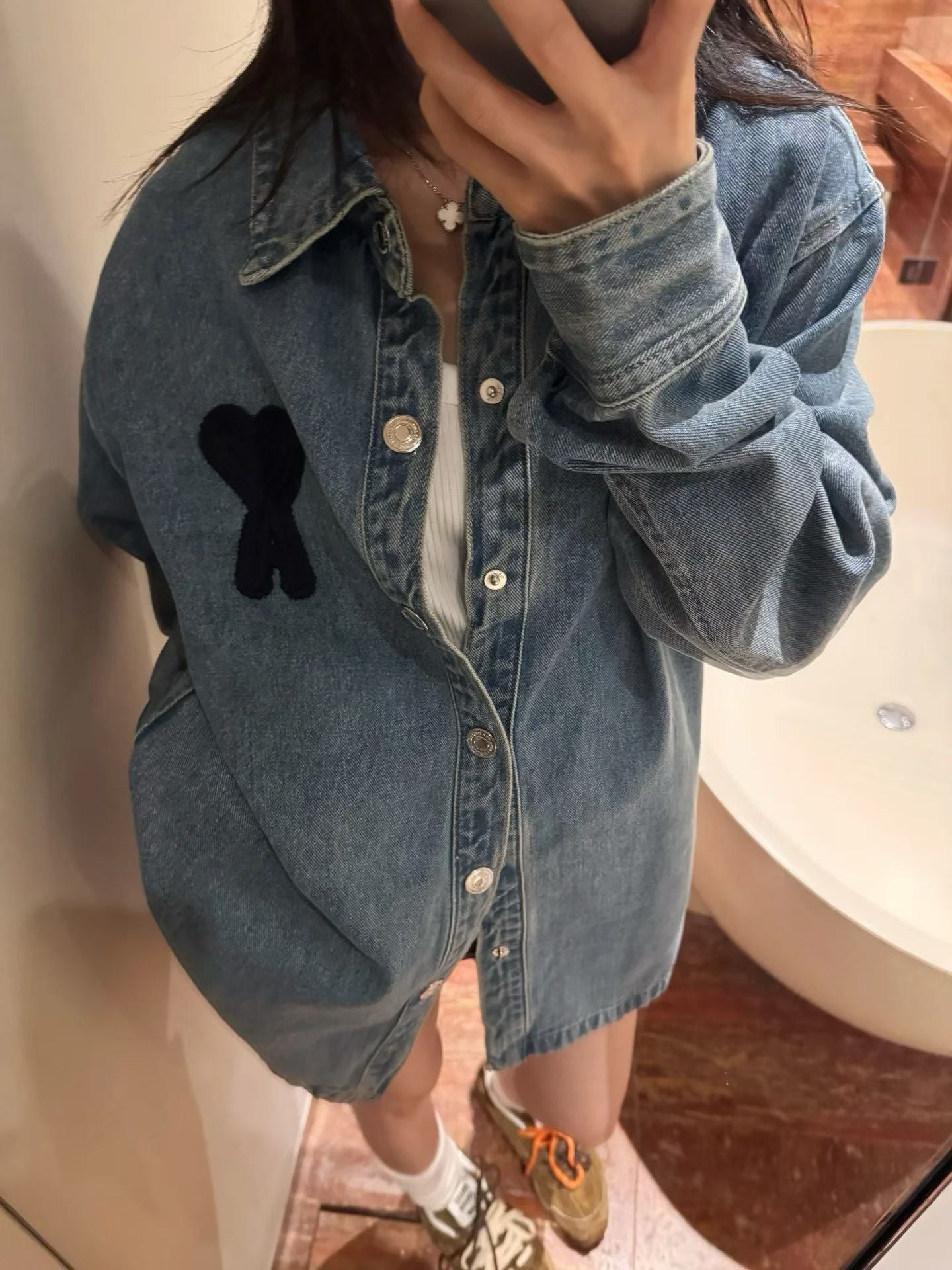 AMI 刺繡大logo牛仔裇衫