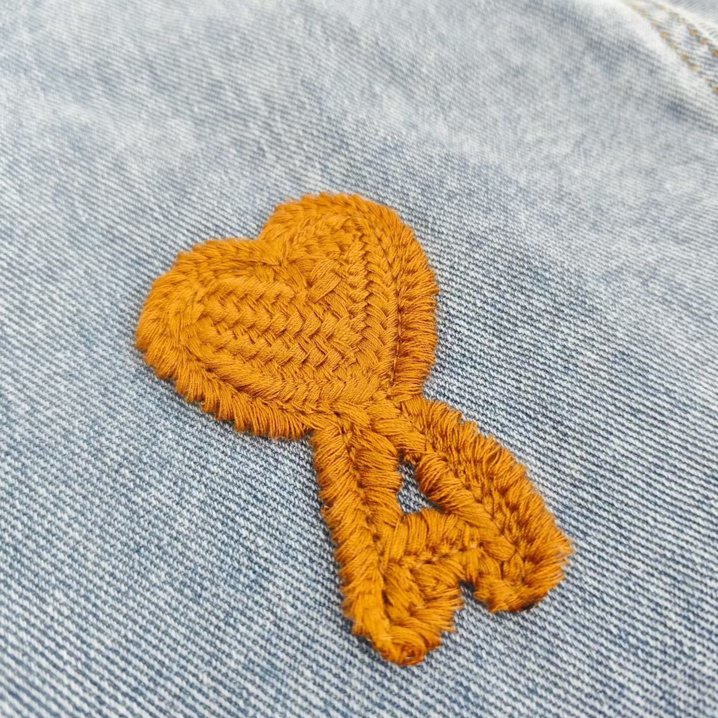 AMI 立體刺繡心心裇衫