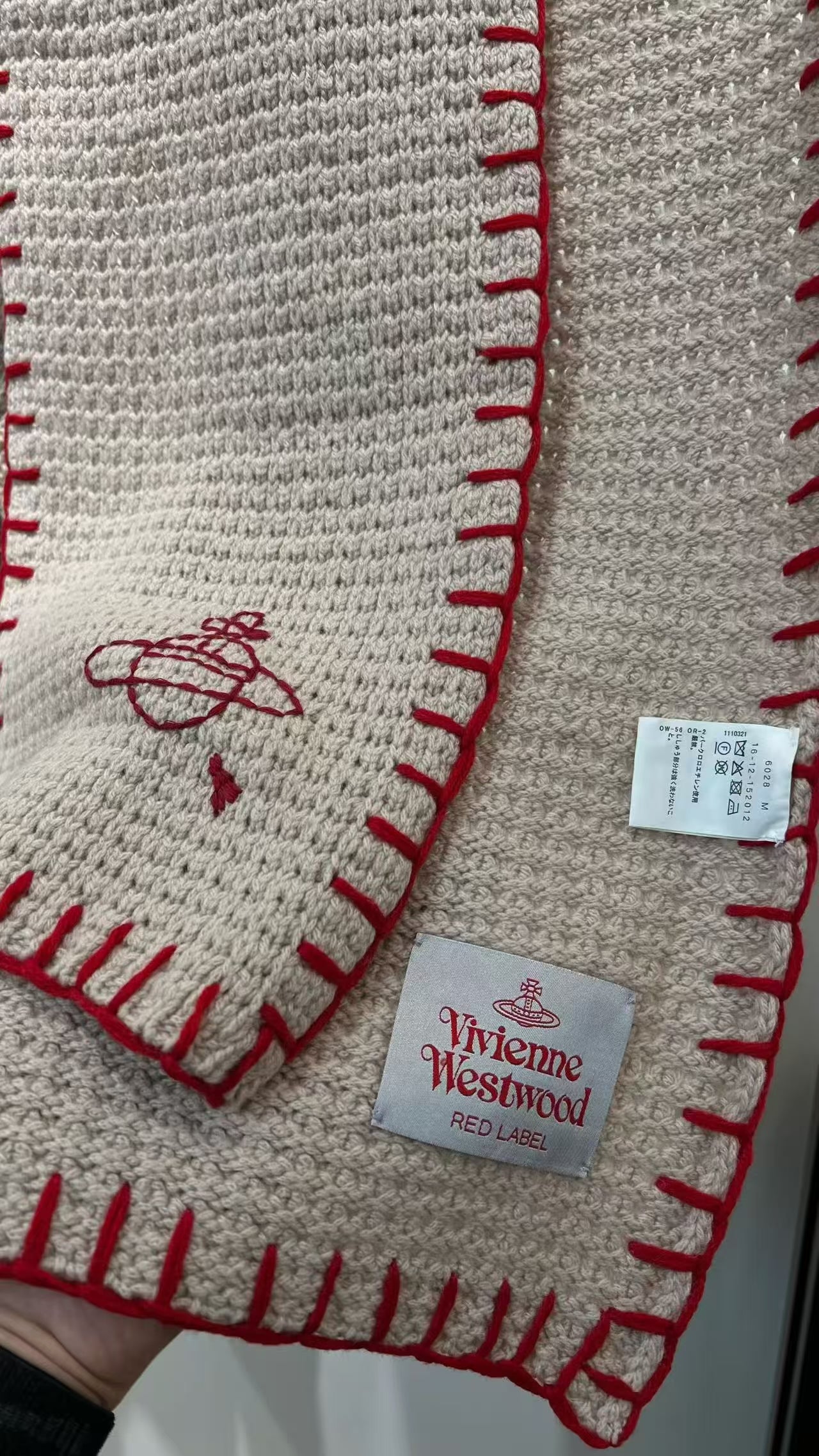 Vivienne Westwood sweater 連頸巾