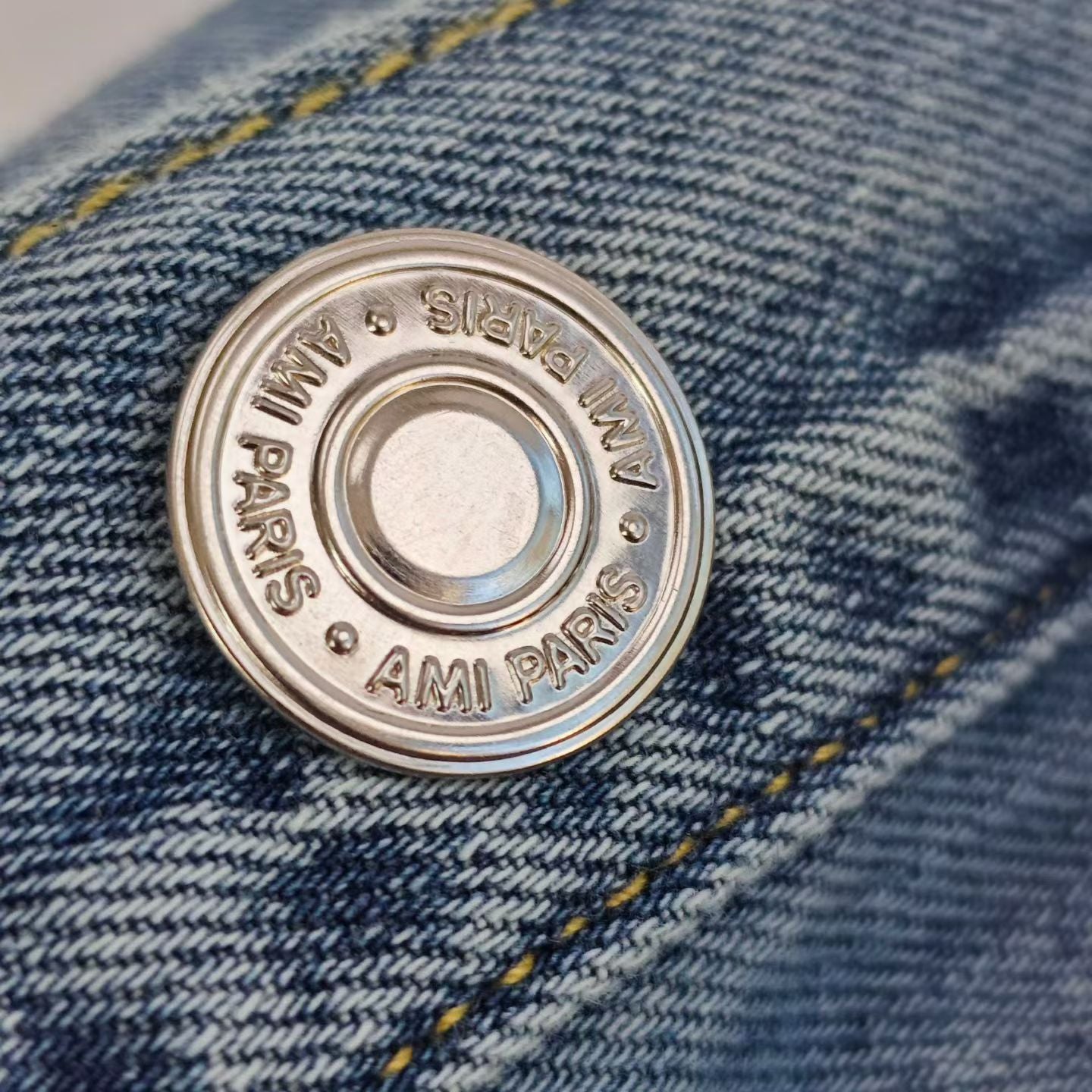 AMI 刺繡大logo牛仔裇衫