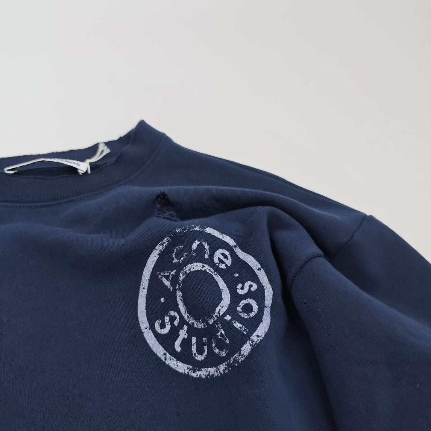Acne studios 徽章破洞衛衣