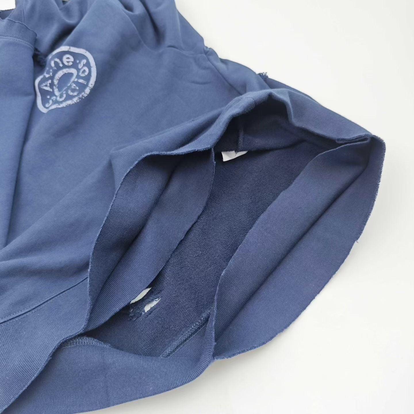 Acne studios 徽章破洞衛衣