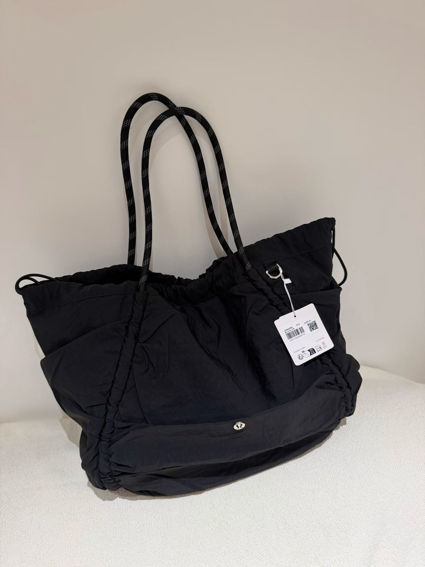 Lululemon tote bag