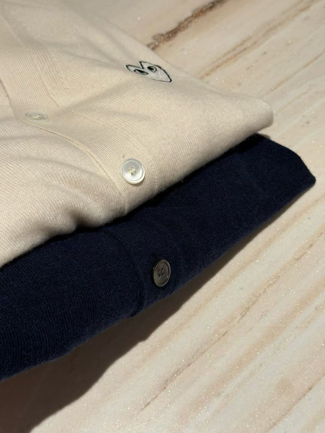 CDG play V領白心cardigan