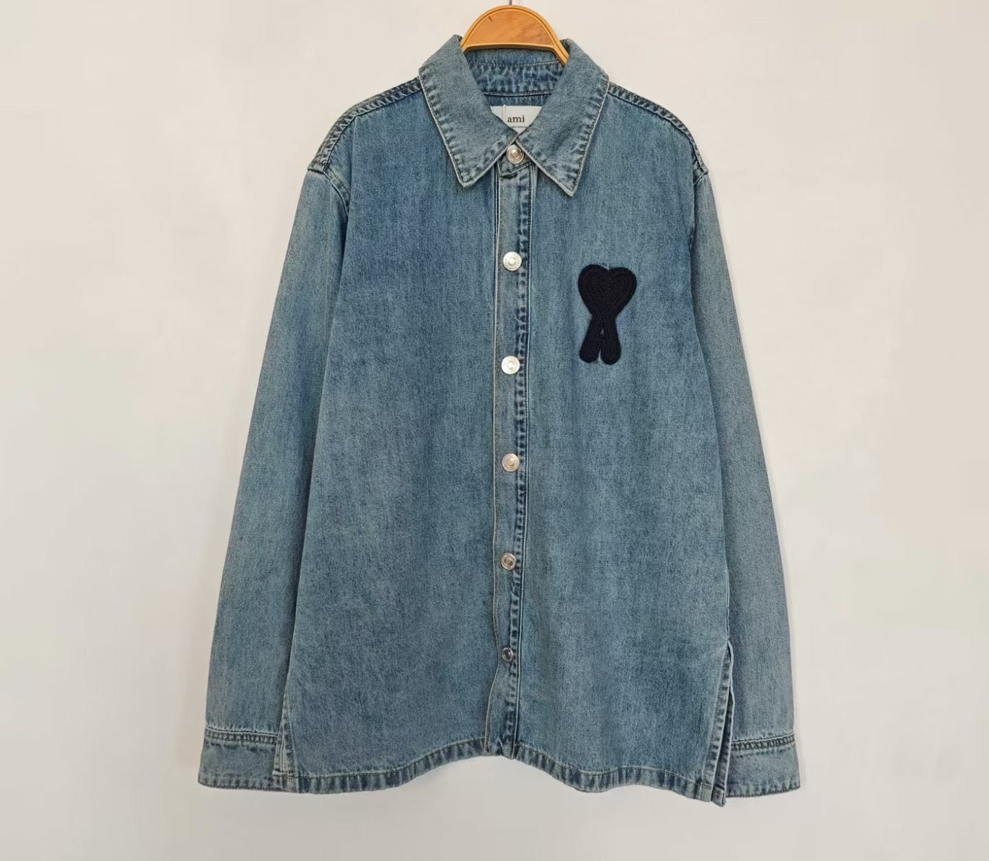 AMI 刺繡大logo牛仔裇衫