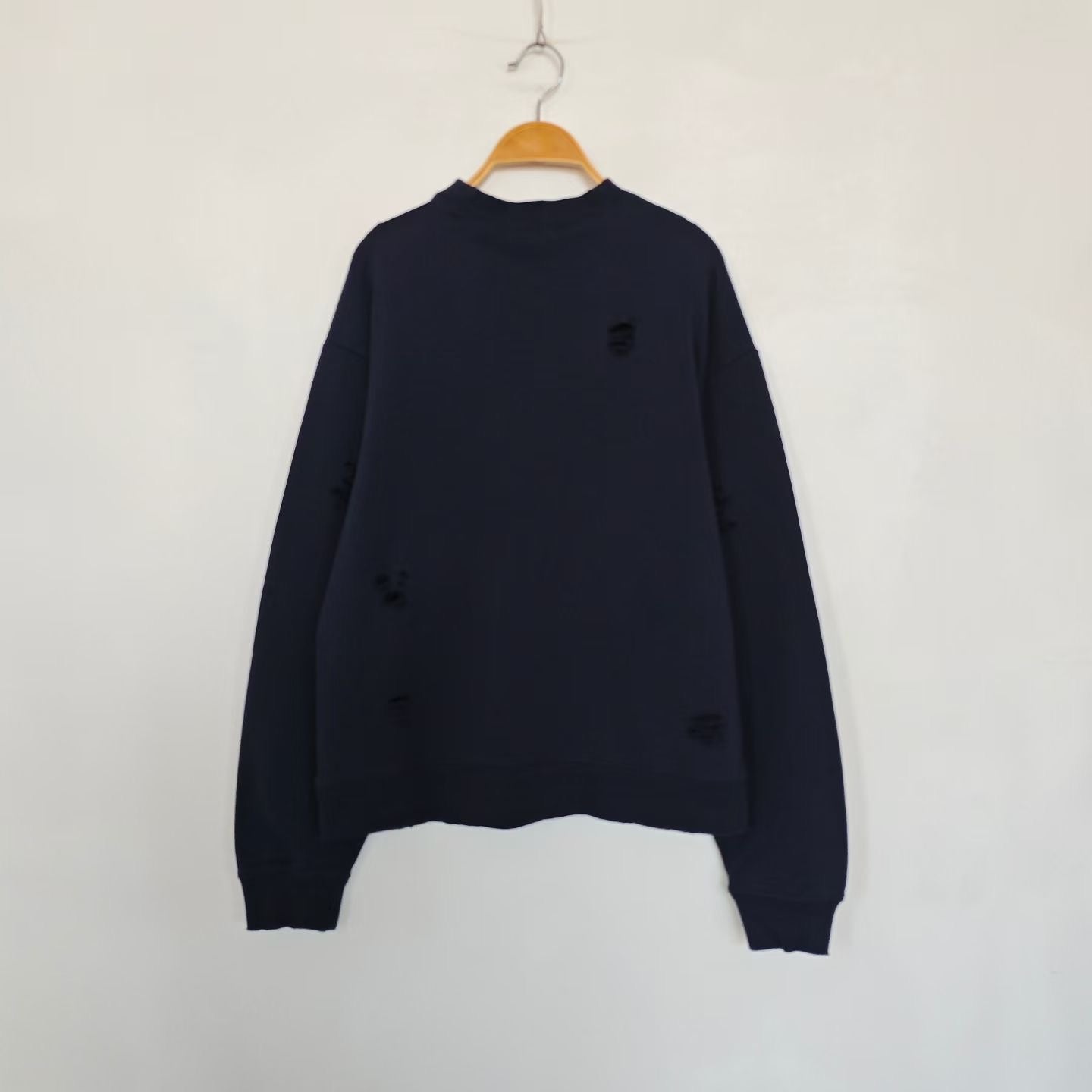 Acne studios 徽章破洞衛衣
