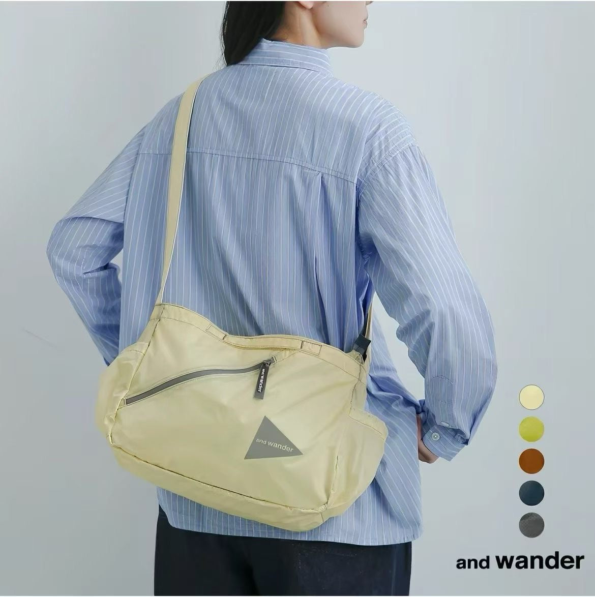 And wander 防潑水尼龍斜咩袋