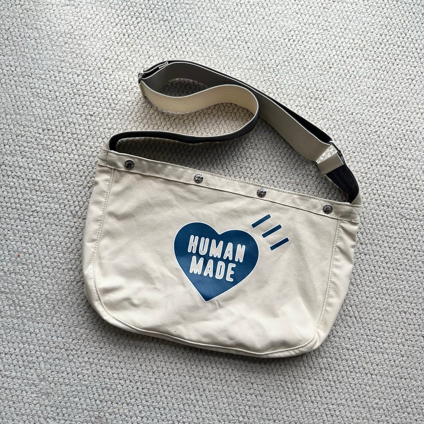 Human made斜咩袋
