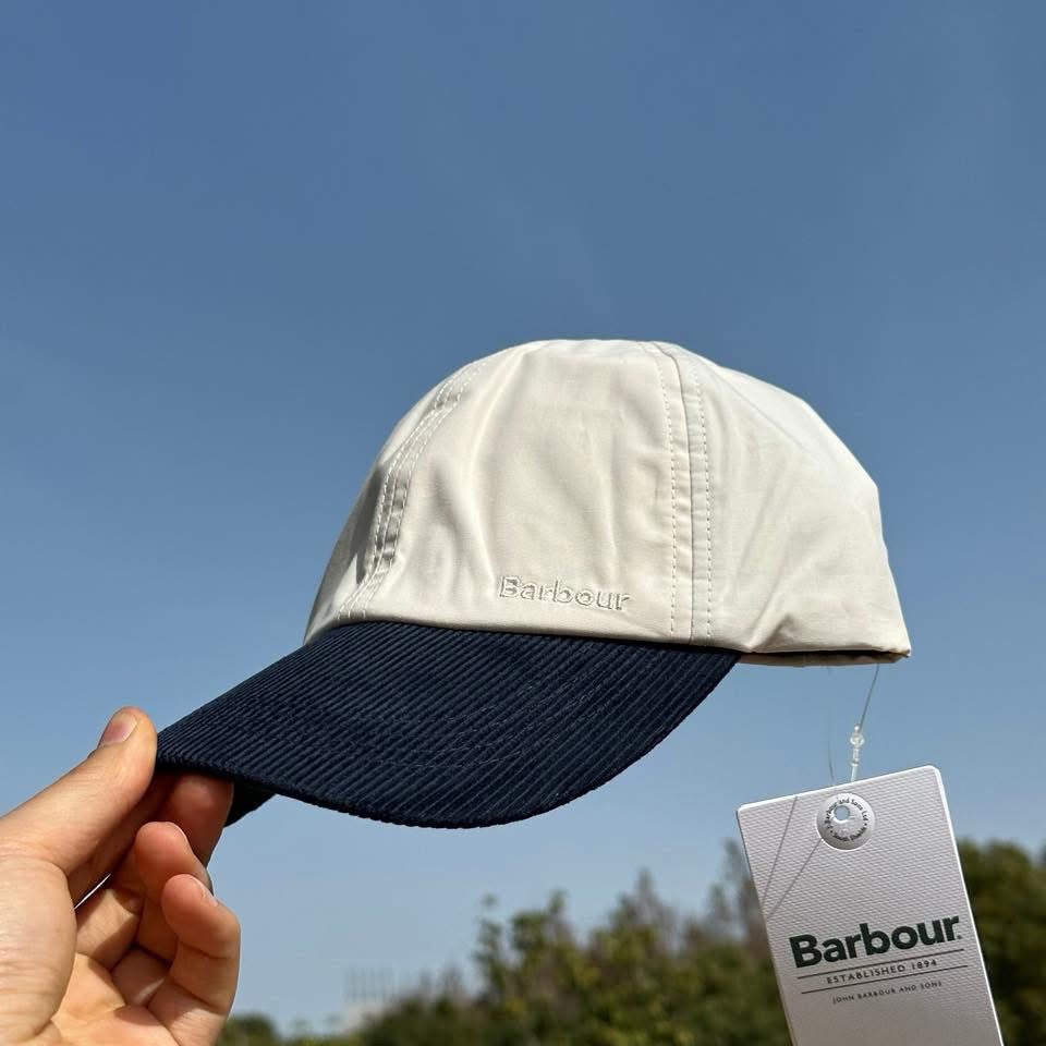 Barbour撞色帽