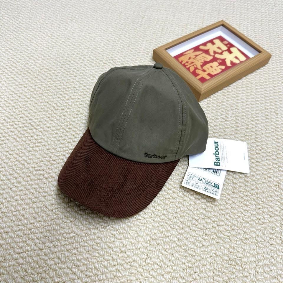 Barbour撞色帽