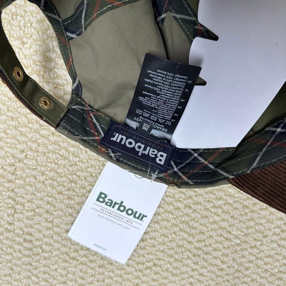 Barbour撞色帽