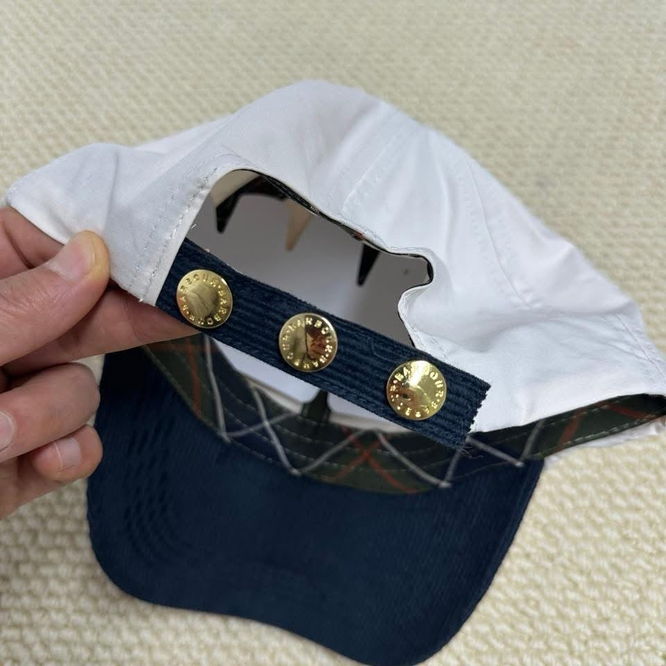 Barbour撞色帽
