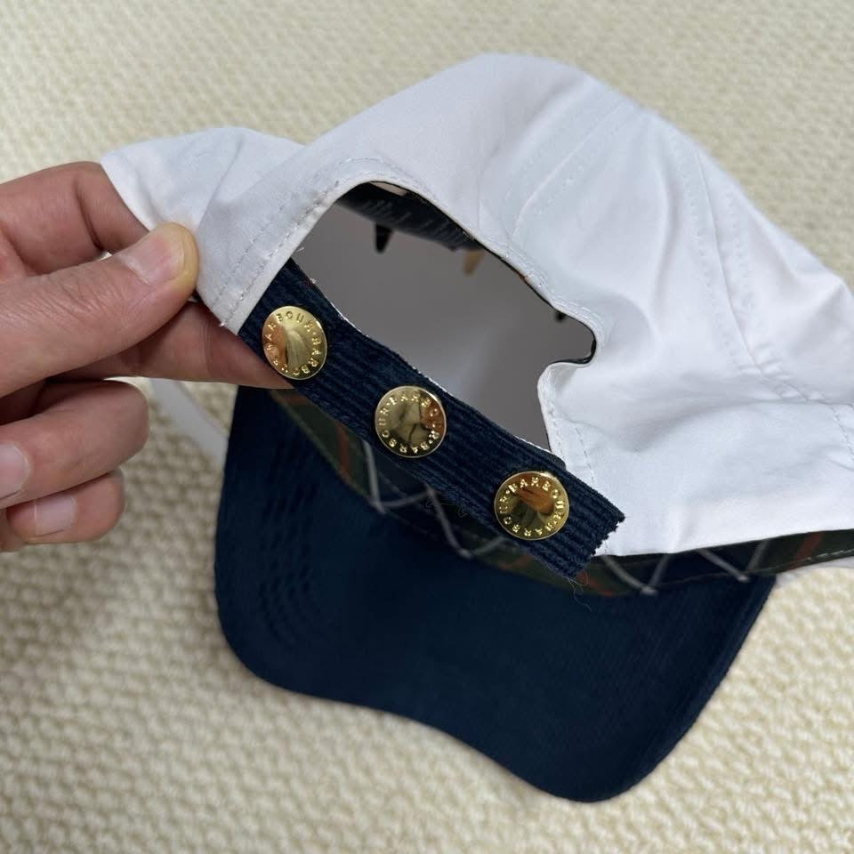 Barbour撞色帽