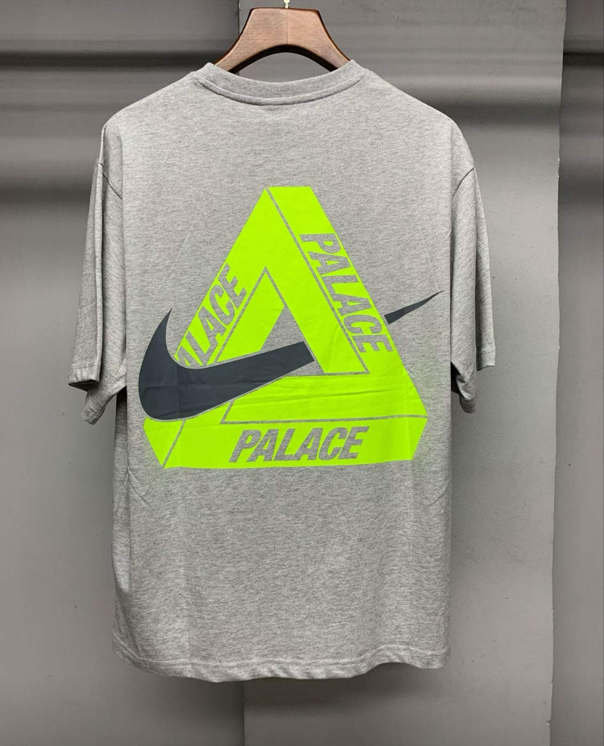 Palace 印花tee
