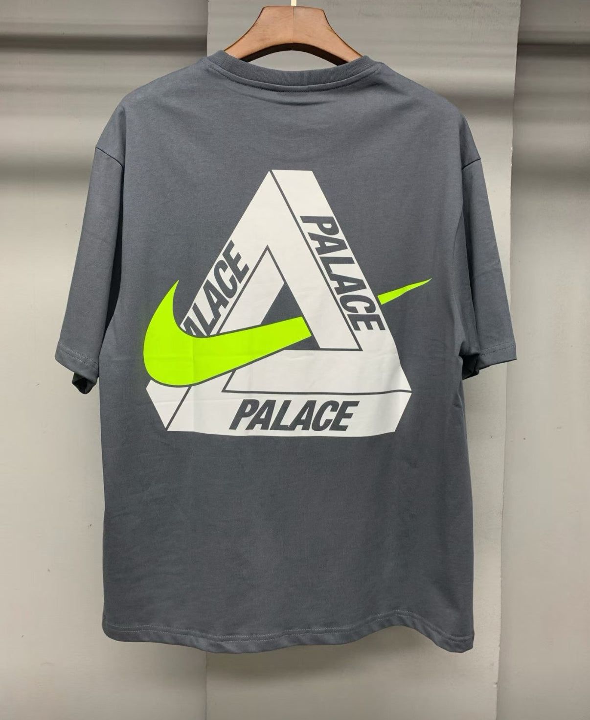 Palace 印花tee