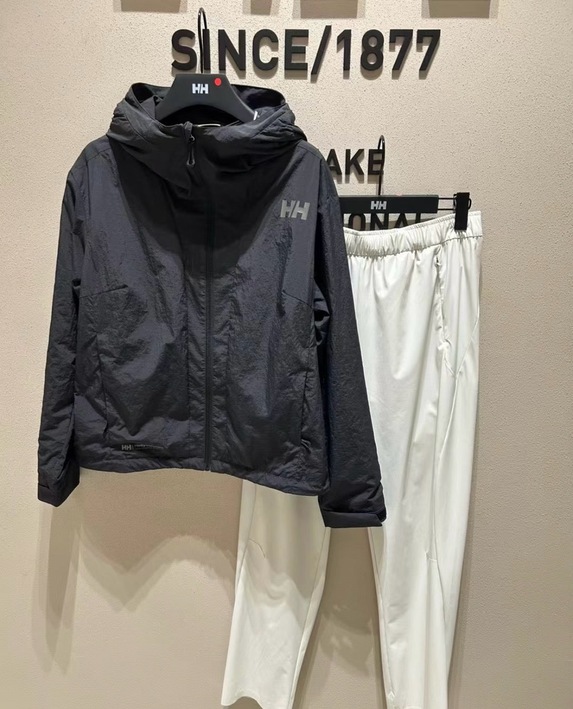 Helly Hansen 防風jacket