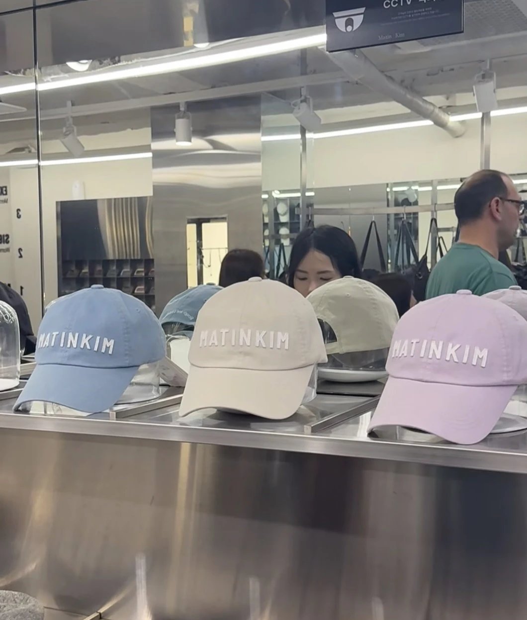 Matin Kim logo 帽