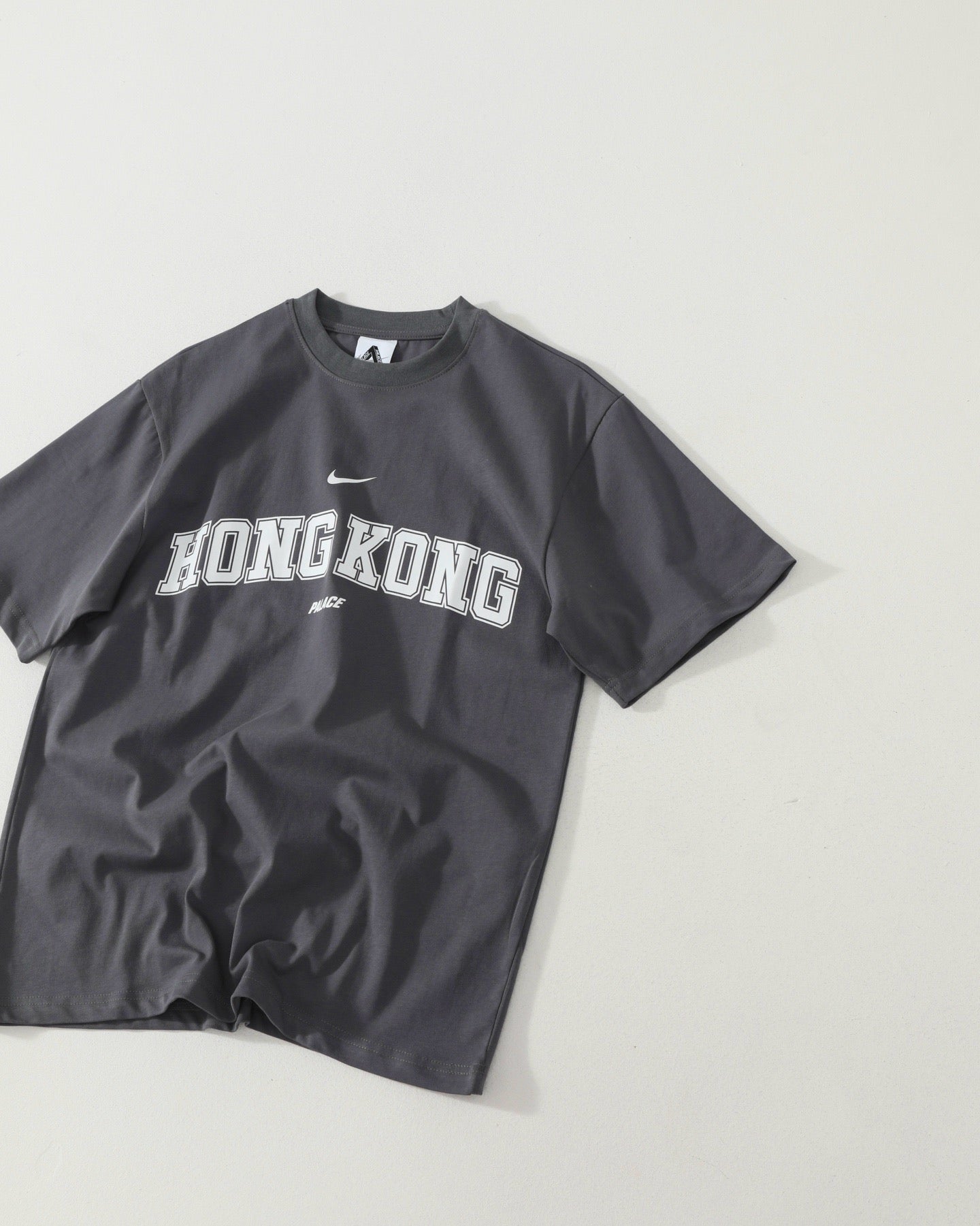 Palace x Nike 地區限定tee