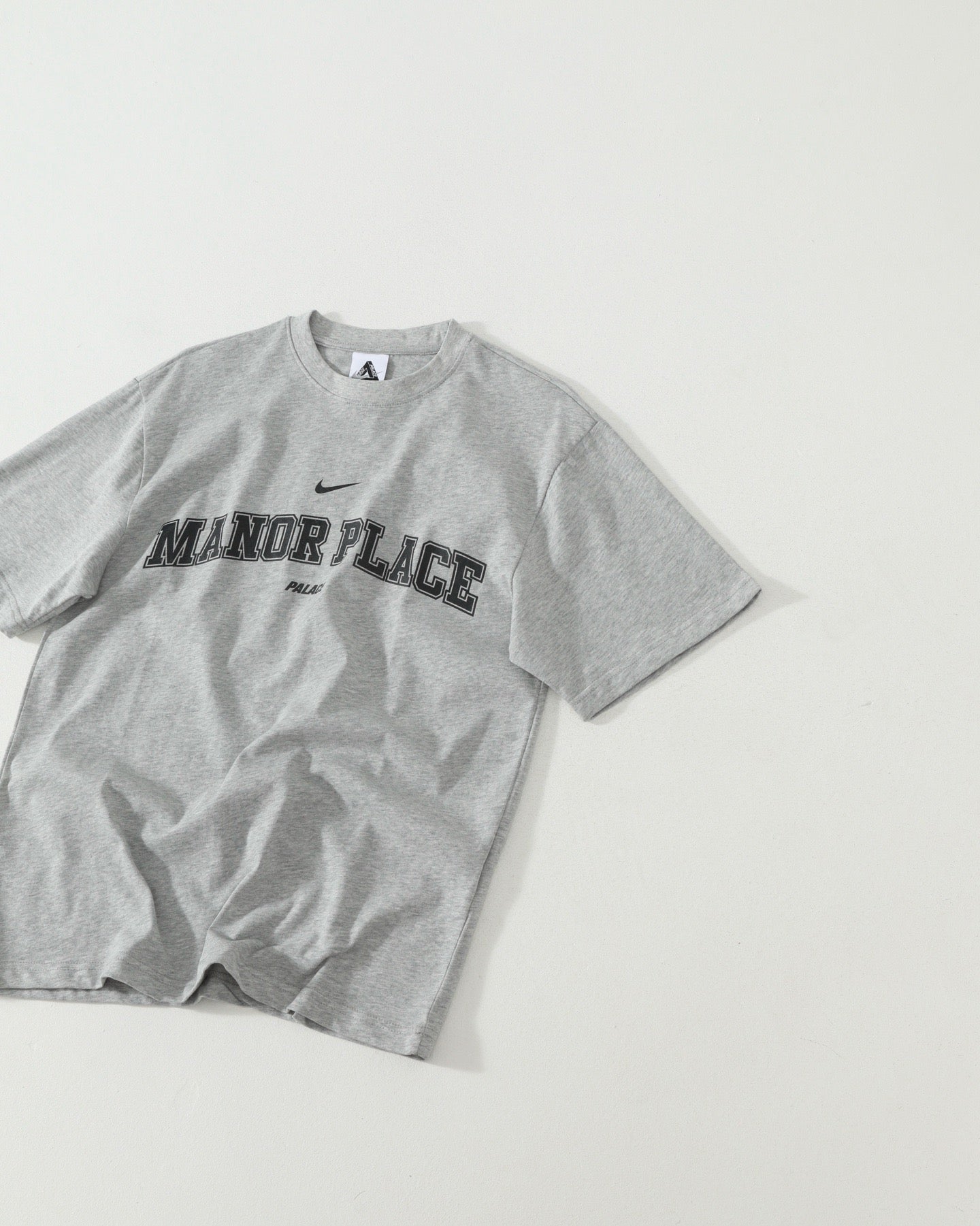 Palace x Nike 地區限定tee