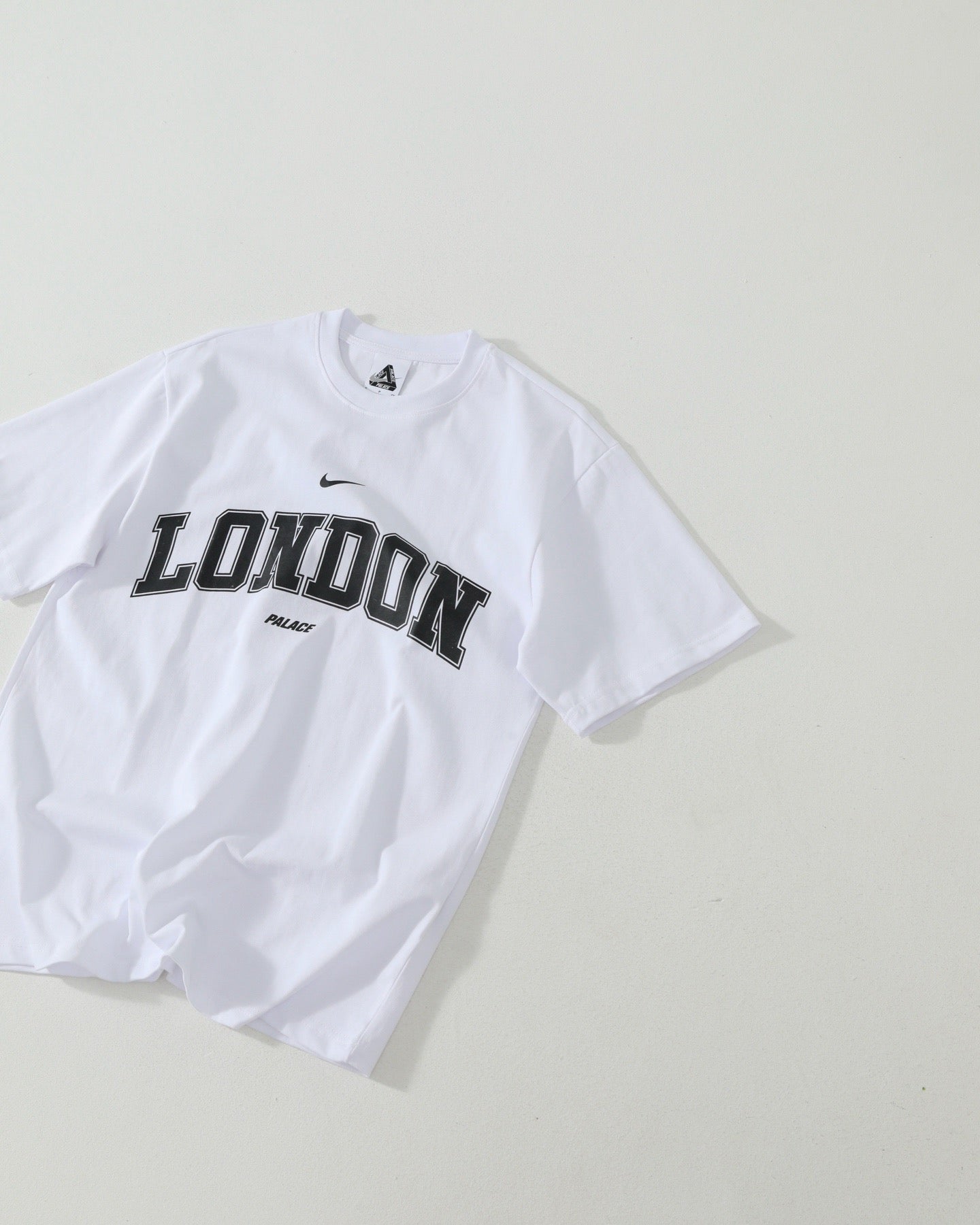 Palace x Nike 地區限定tee