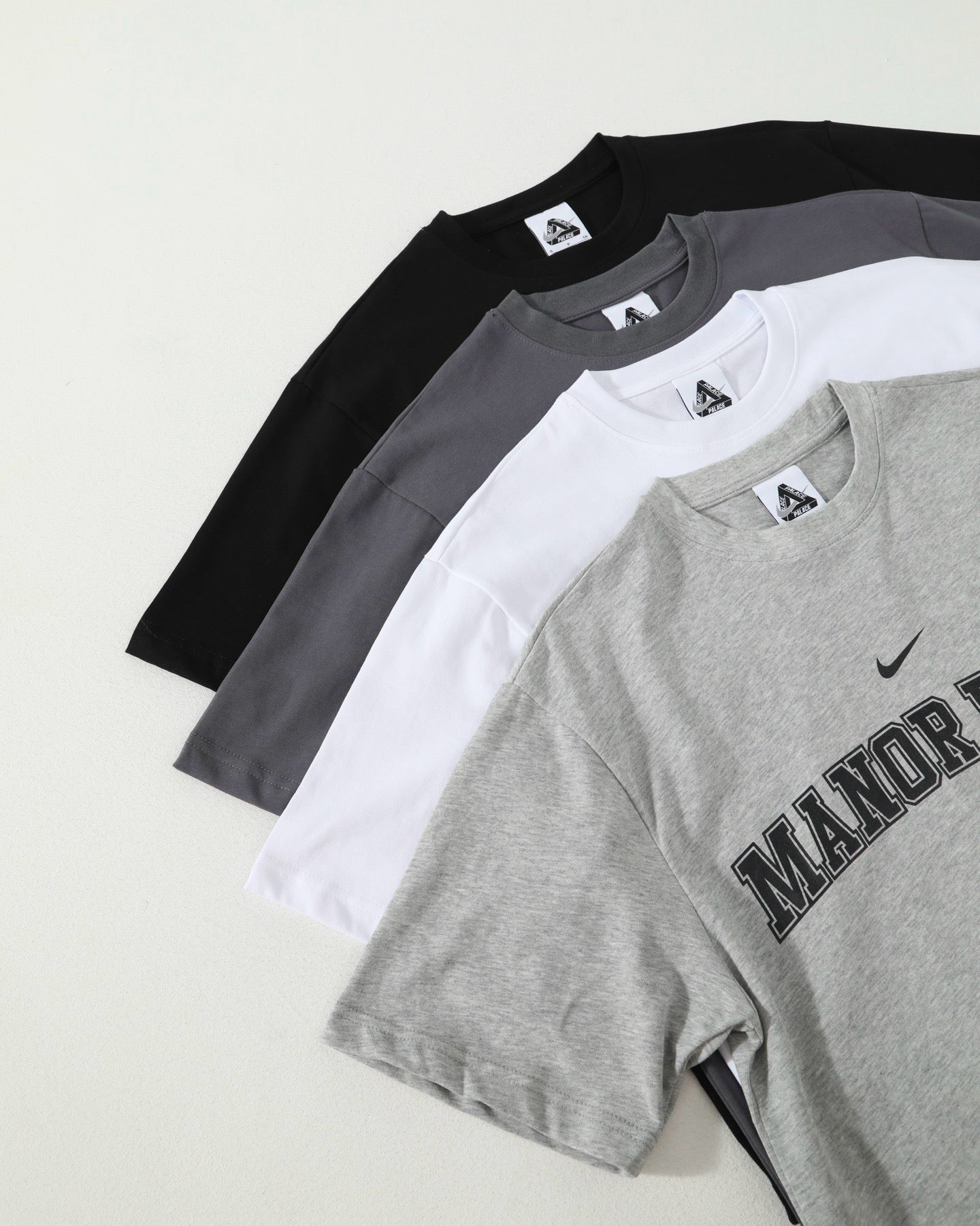 Palace x Nike 地區限定tee