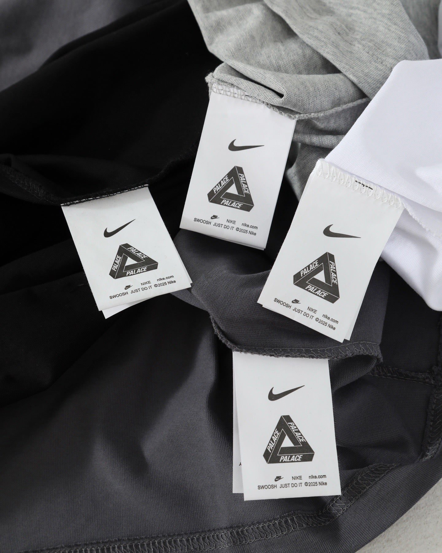 Palace x Nike 地區限定tee