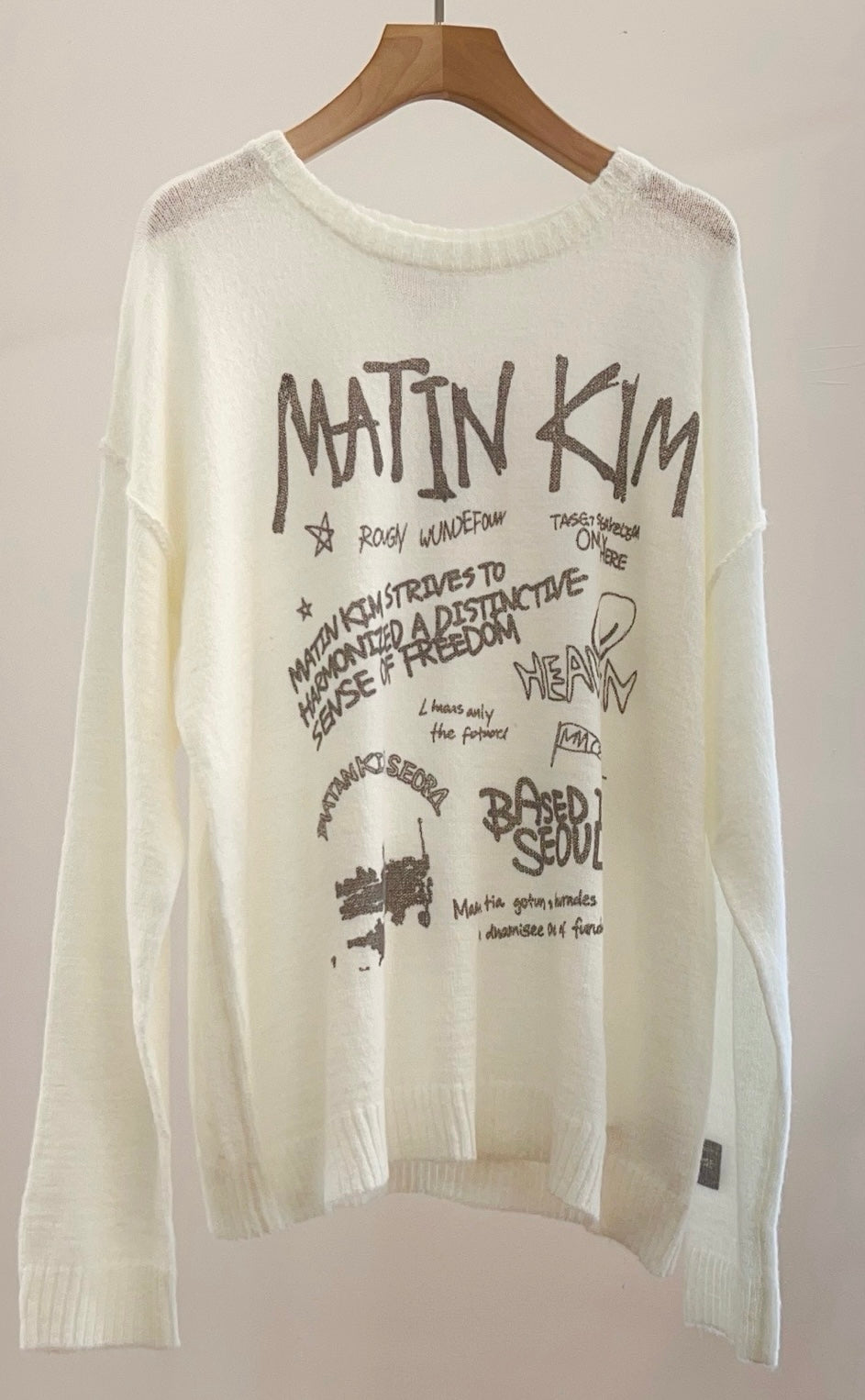 Matin Kim 塗鴉薄線衫