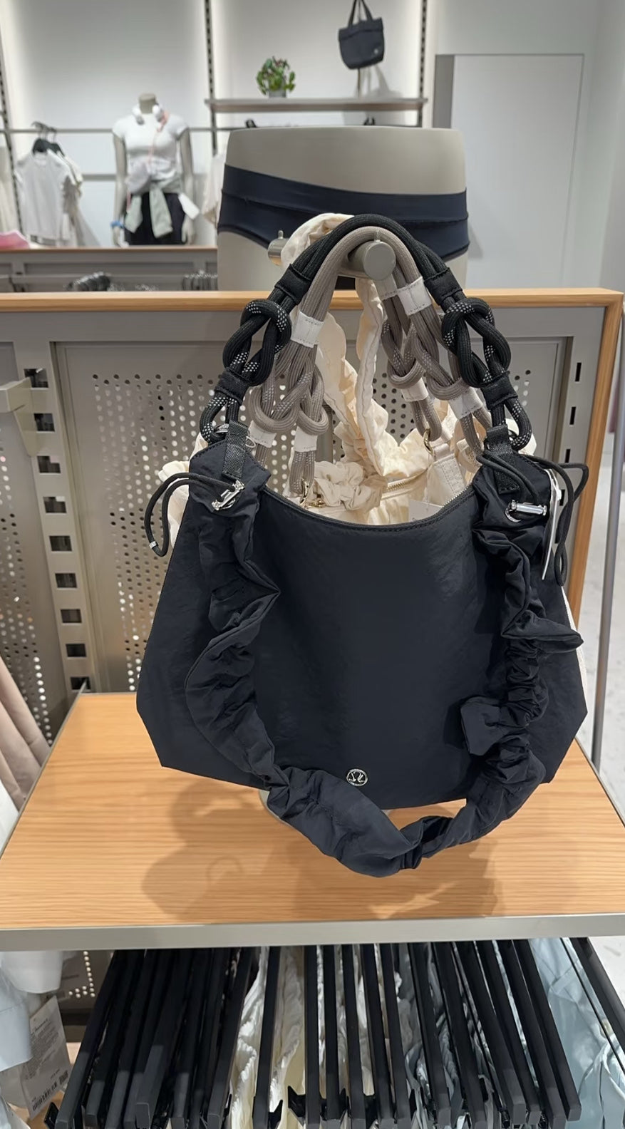 Lululemon 單肩斜咩袋