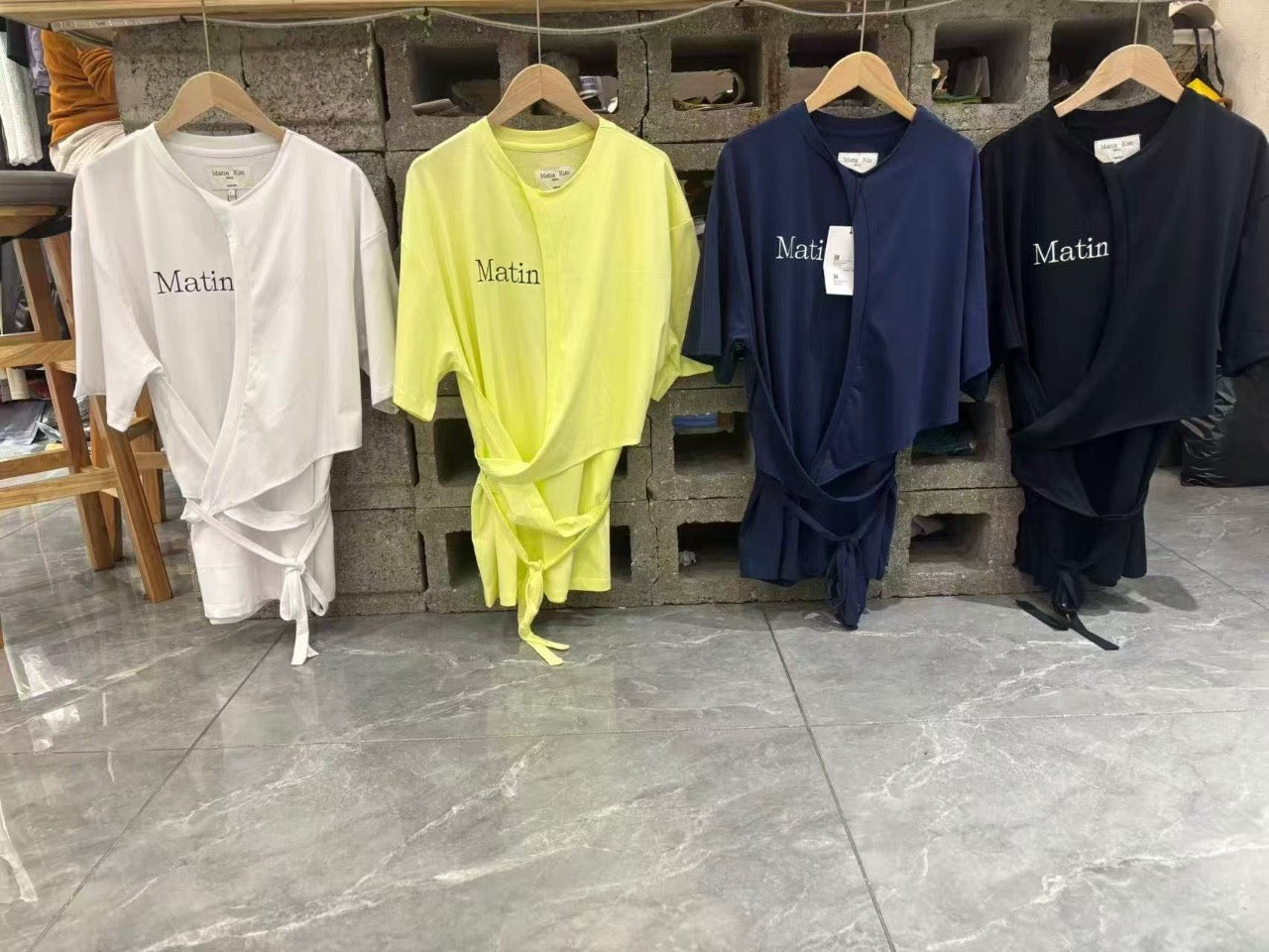 Matin Kim 不規則綁帶tee