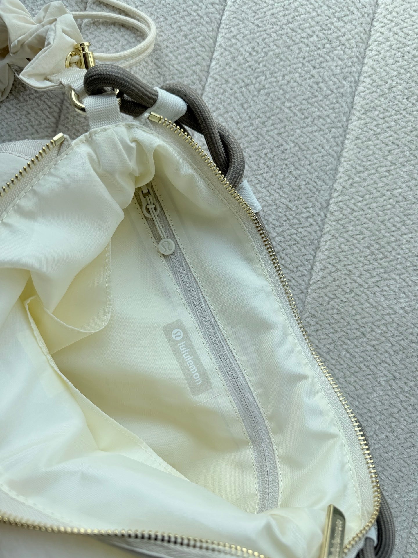 Lululemon 單肩斜咩袋