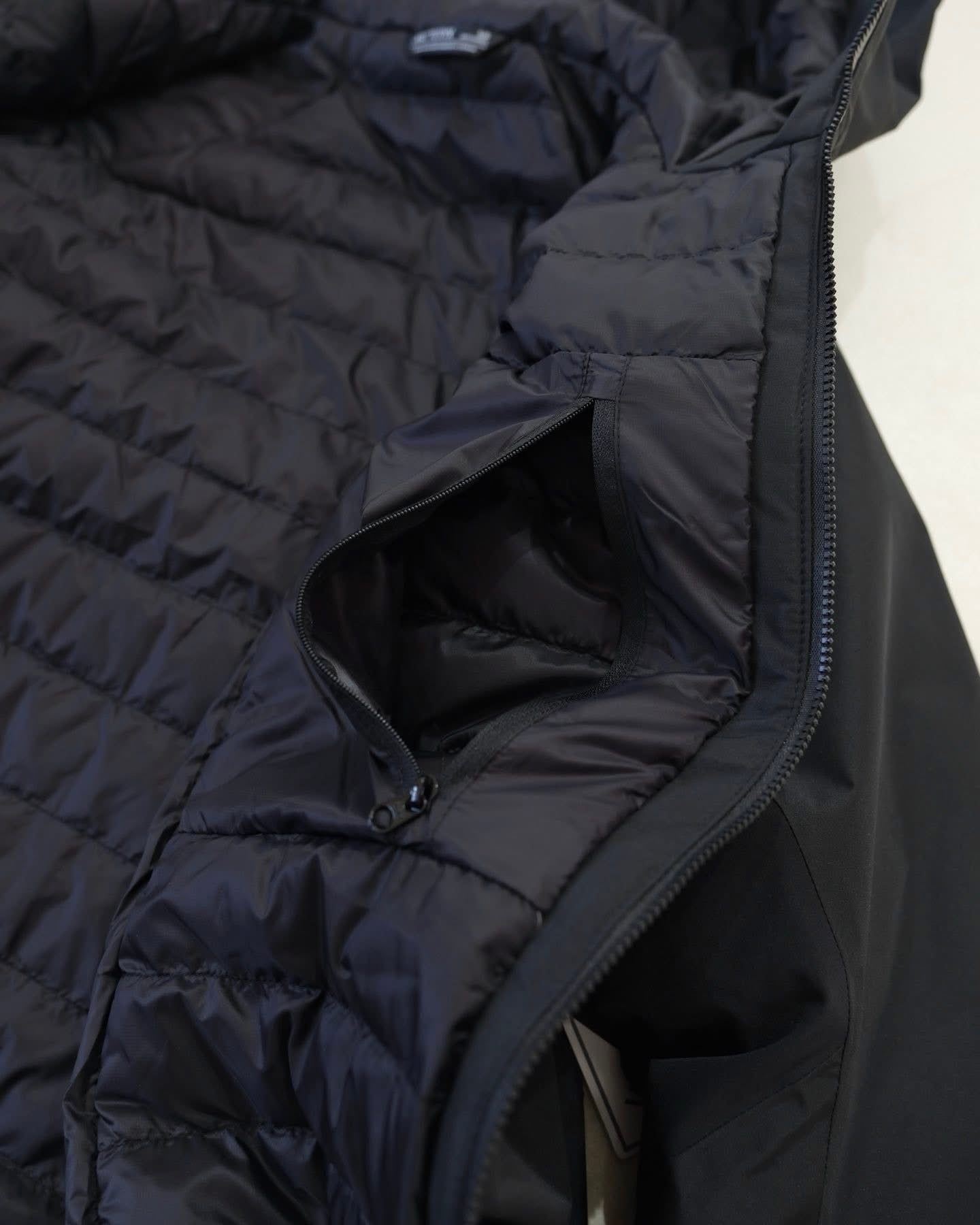 Arcteryx 防風防水羽絨