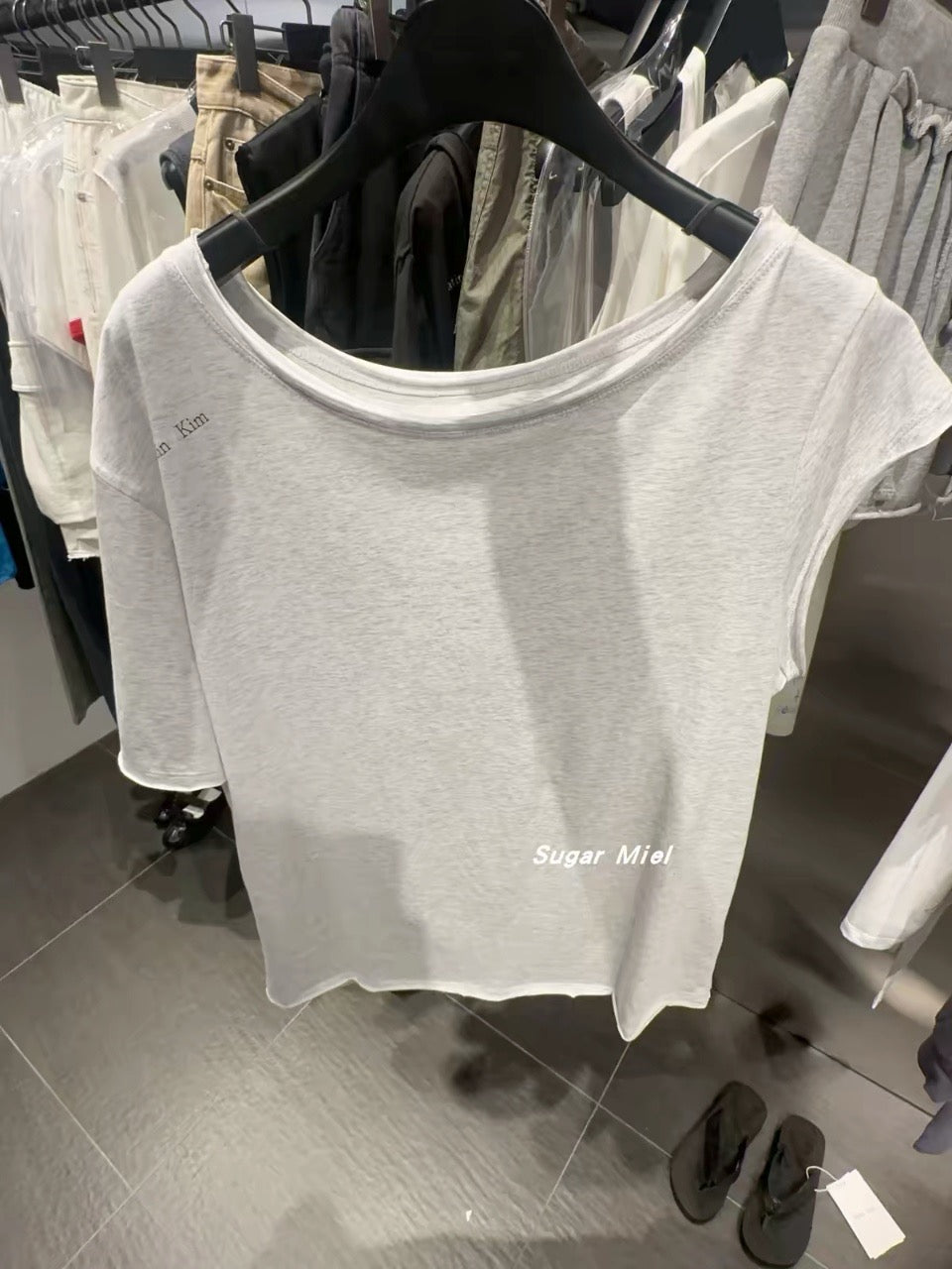 Matin Kim 露肩tee