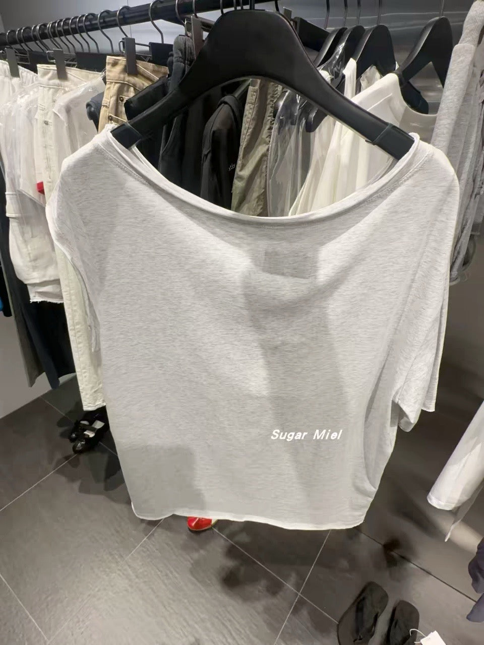 Matin Kim 露肩tee