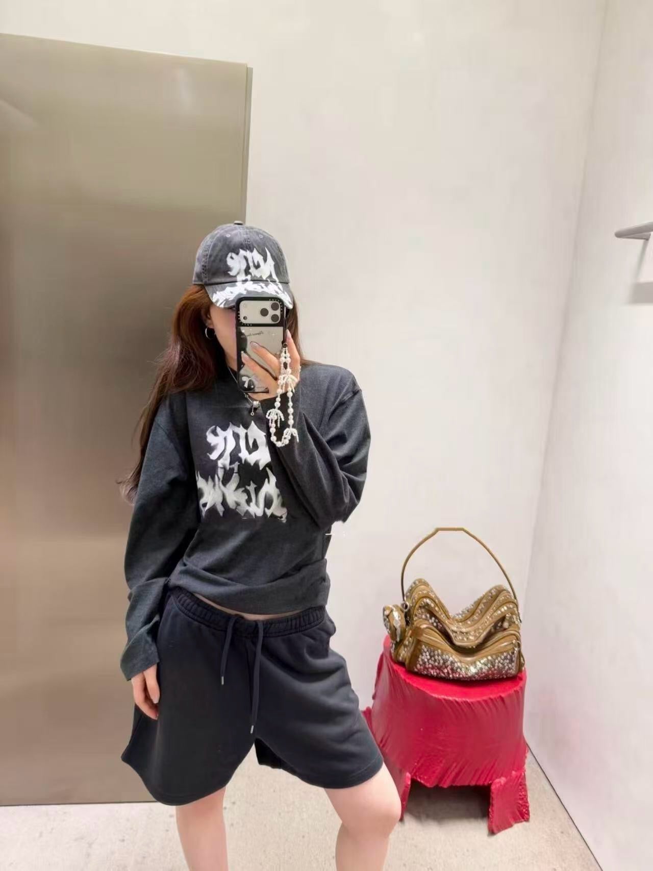 Acne studios 造舊破洞長袖tee