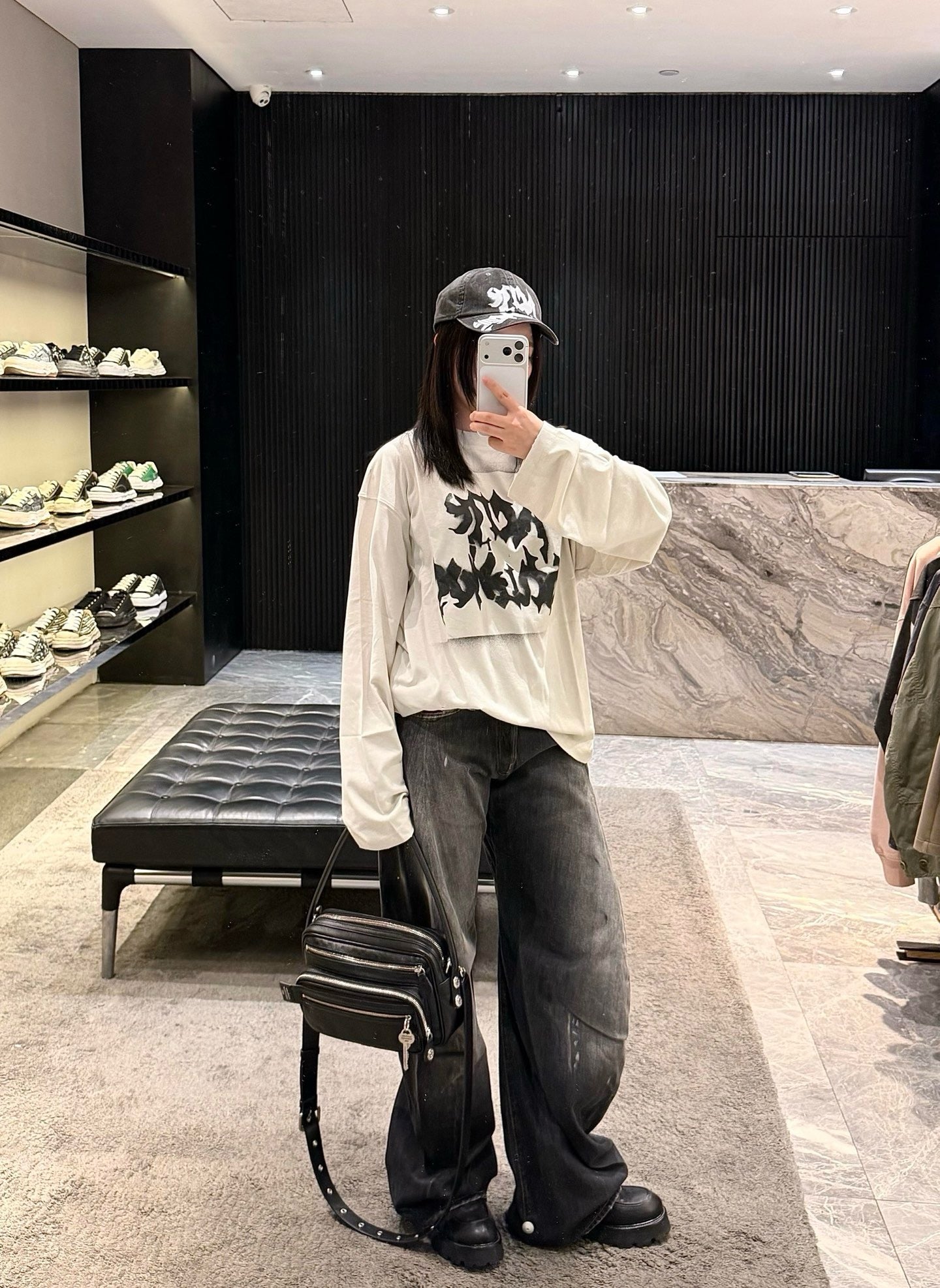Acne studios 造舊破洞長袖tee