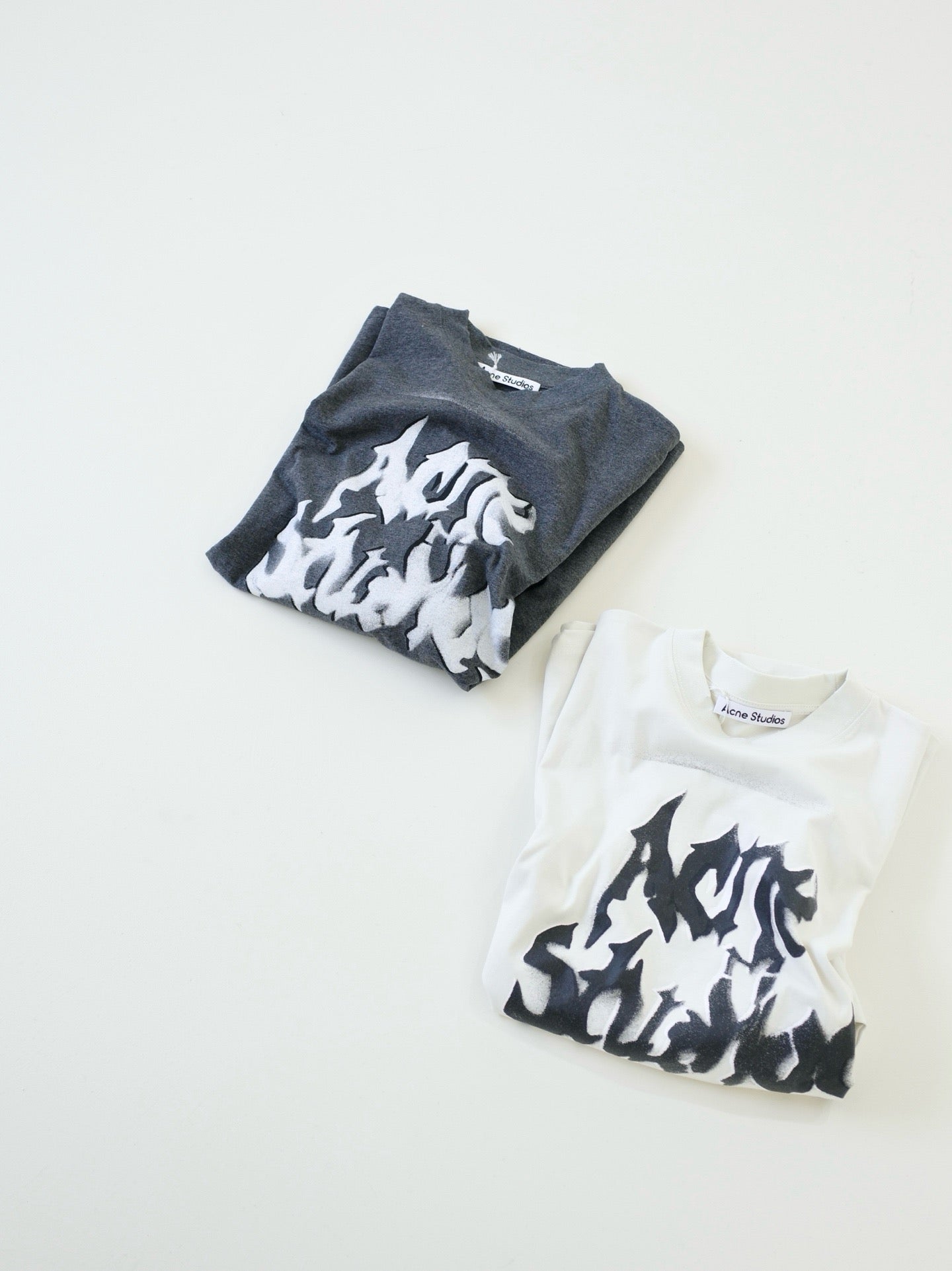 Acne studios 造舊破洞長袖tee