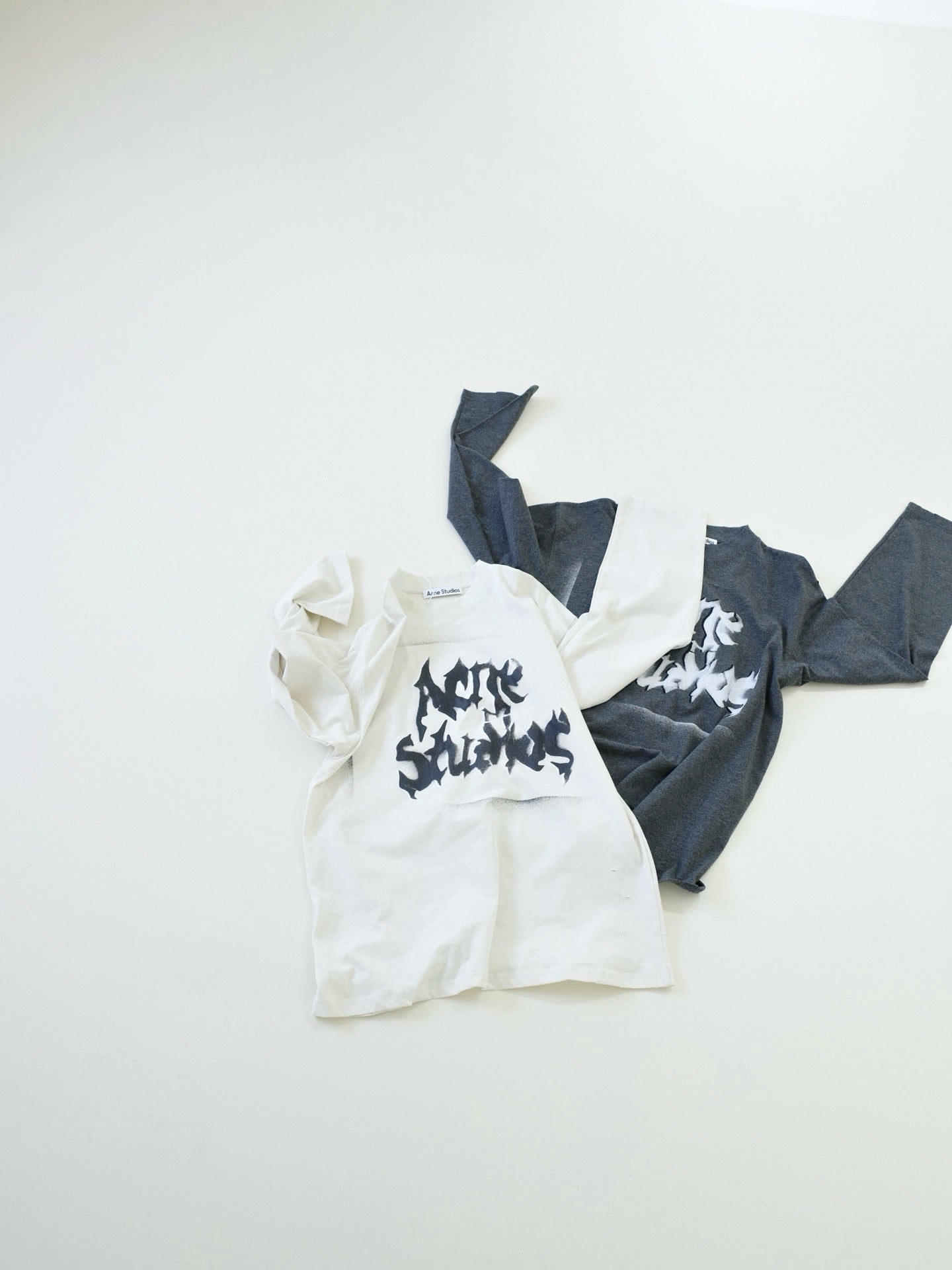 Acne studios 造舊破洞長袖tee